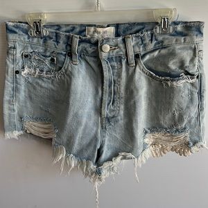 NWOT We the Free size 29 light wash jean shorts